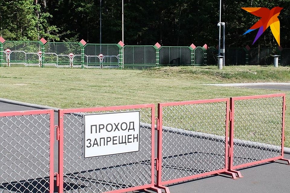 У молодого человека просрочен паспорт.