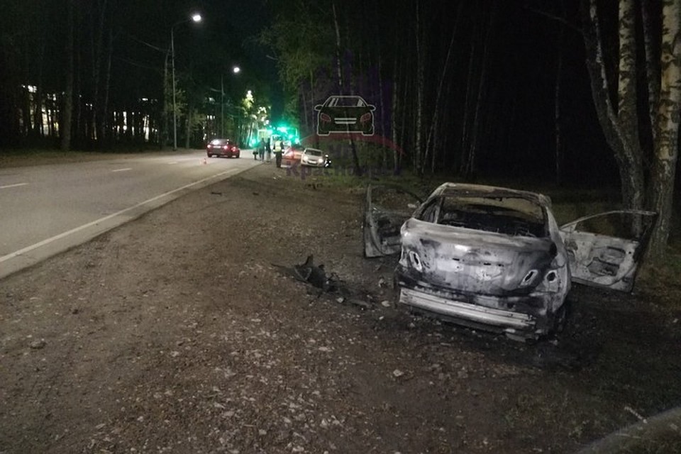 В Красноярске пьяные работники автосервиса устроили на угнанной машине ночные гонки и пожар. Фото: "ЧП-Красноярск"