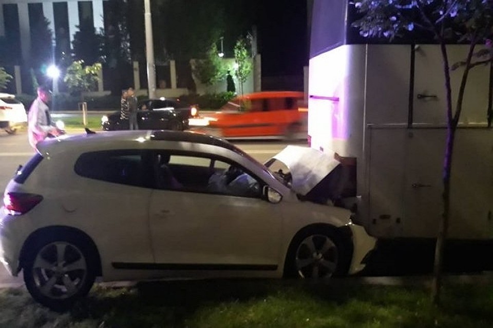В результате ДТП небольшие травмы получил только мужчина, сидевший за рулем автомобиля. Фото: publika.md