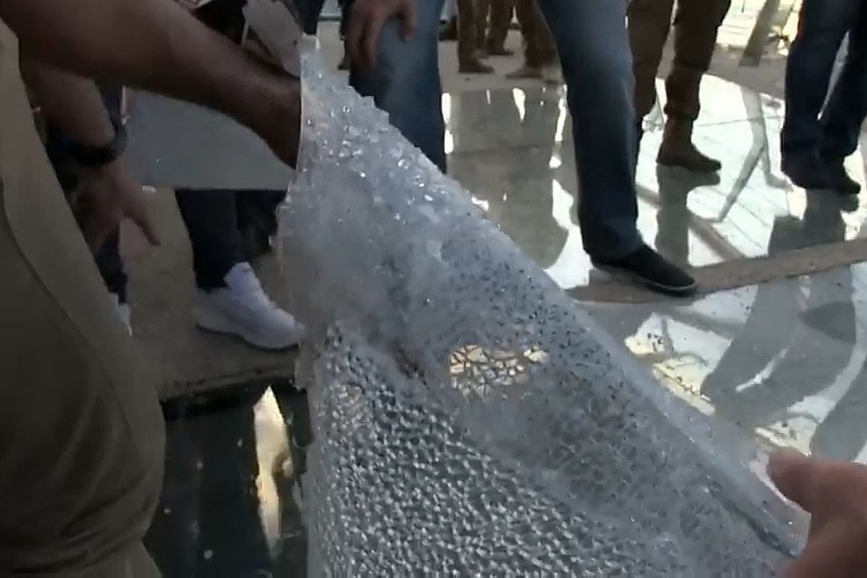 Поврежден лишь верхний слой стеклянного полотна