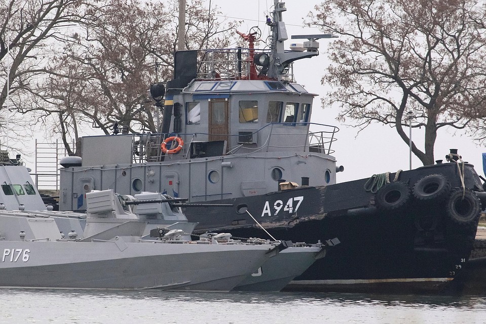 Задержанные украинские корабли в порту Керчи