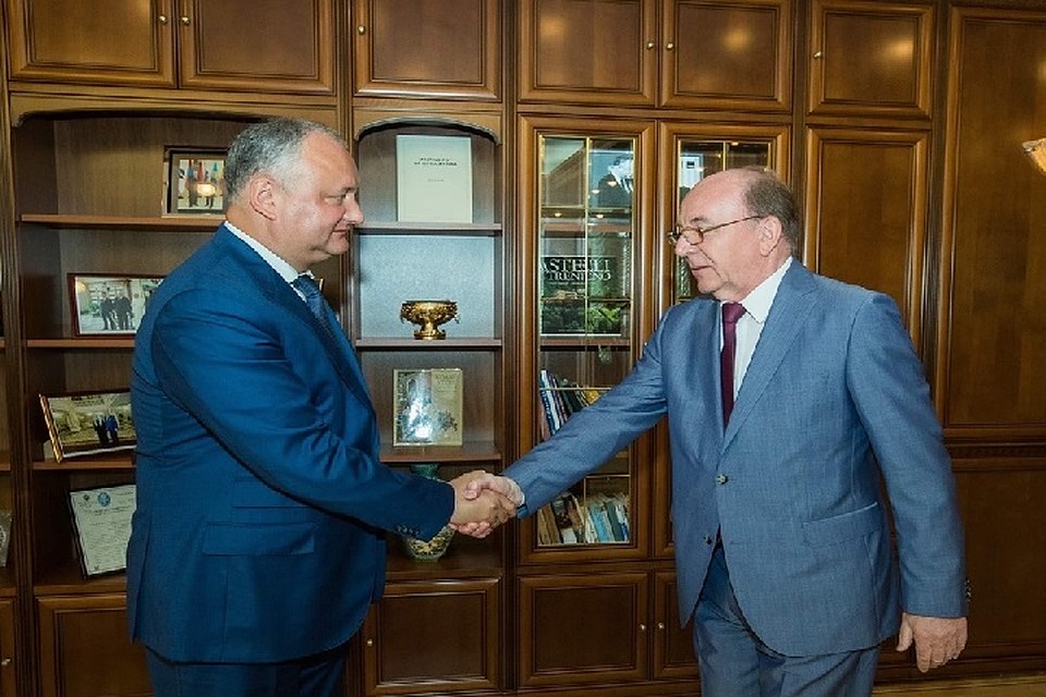 Президент Молдовы Игорь Додон обсудил с послом России свое предстоящее участие в саммите ЕАЭС. Фото: пресс-служба президента