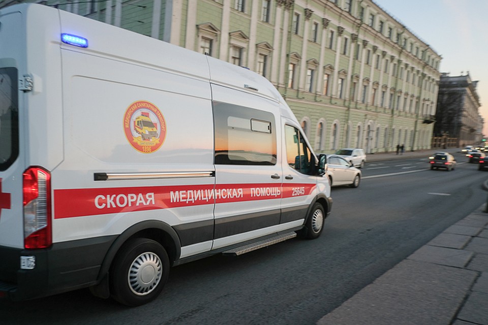 В Петербурге женщину задавил ее же авто во время парковки