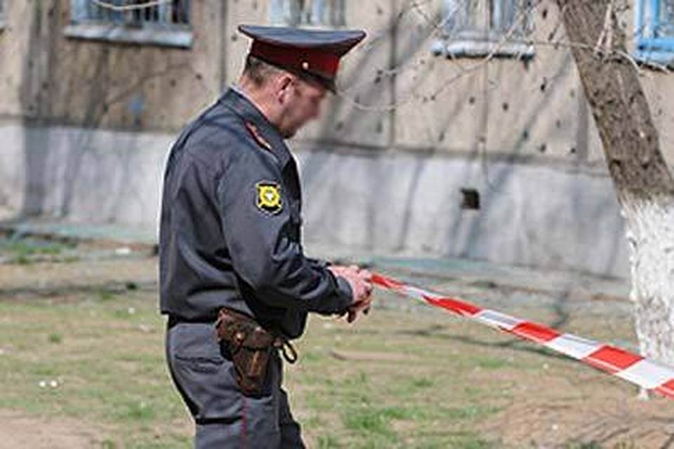 Территорию на время проверки подозрительной машины оцепили.