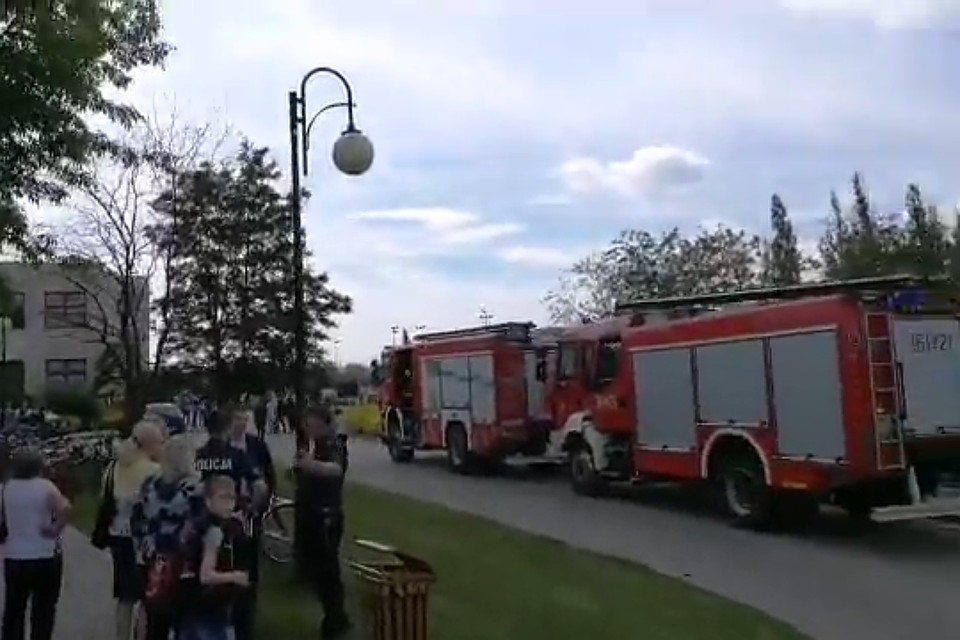 Всех учеников отпустили из школы домой пораньше