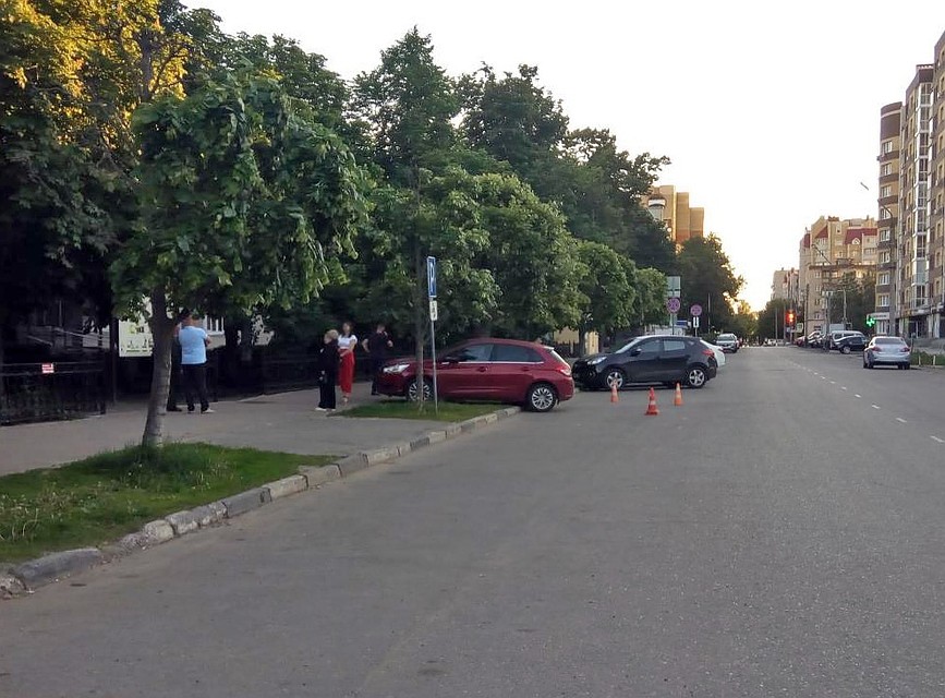 Ребенок находился на заднем сиденье и умудрился запустить двигатель