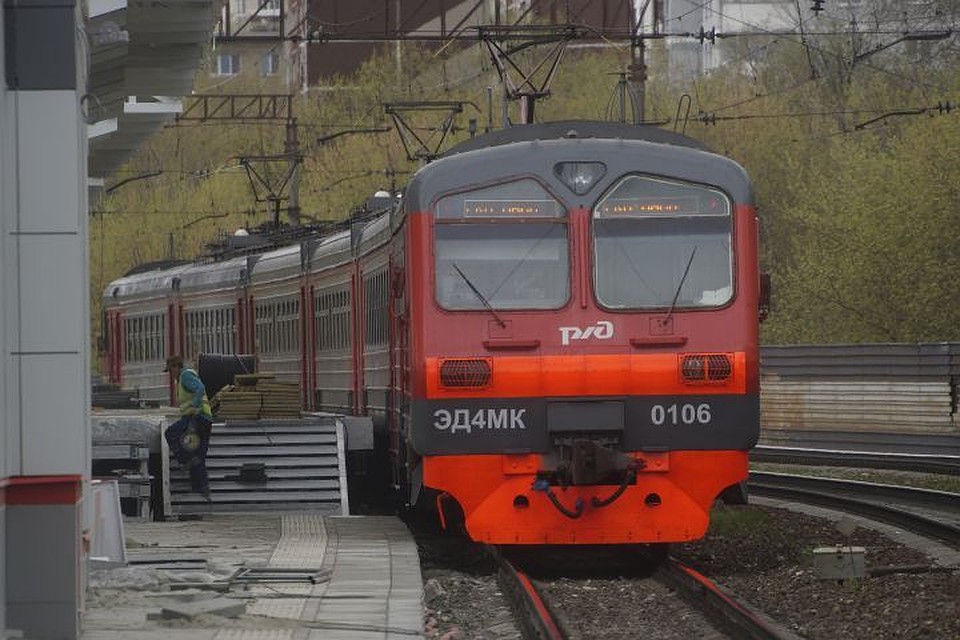 Сломавшийся поезд отправлен в депо на ремонт.