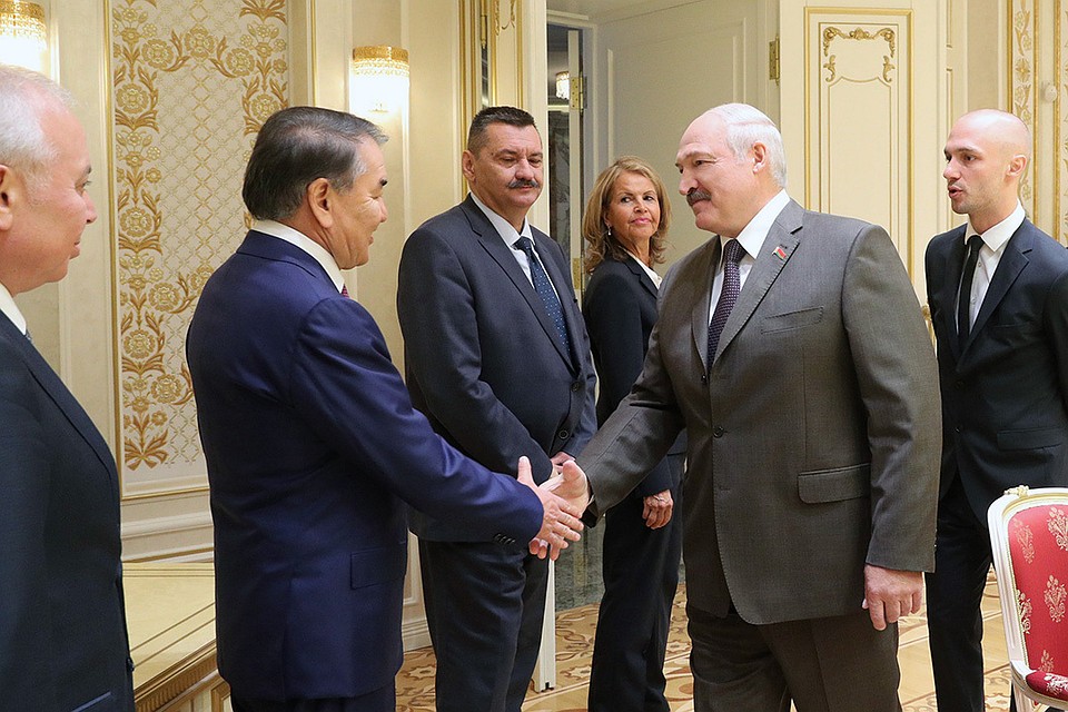 Президент провел встречу с руководителями конституционных судов зарубежных государств. Фото: БелТА