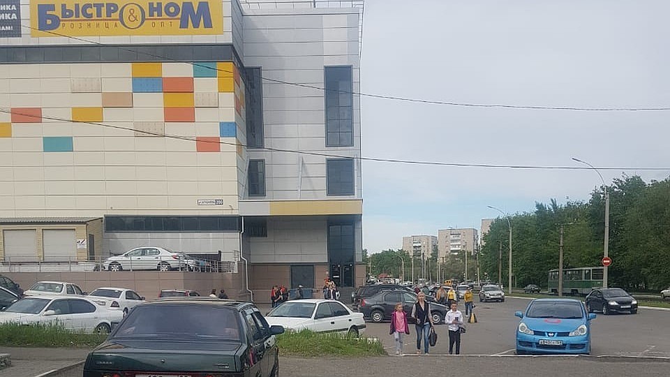 В Бийске эвакуировали покупателей и персонал двух торговых центров
