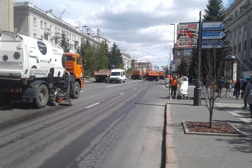 После детского карнавала улицы Красноярска пришлось отмывать и пылесосить. Фото: пресс-служба администрации города