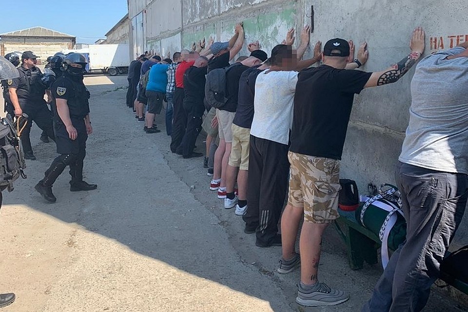 На складах рынка "7 километр" задержали 24 человека