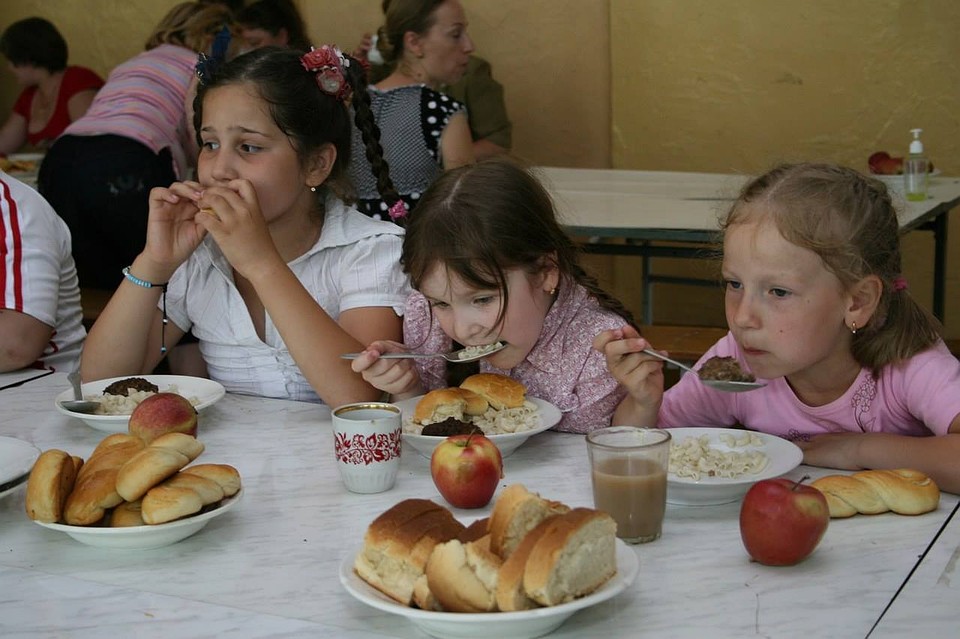 Бабушкины котлетки с пюрешкой или макарошками уже давно стали неодушевленными героями фольклора.