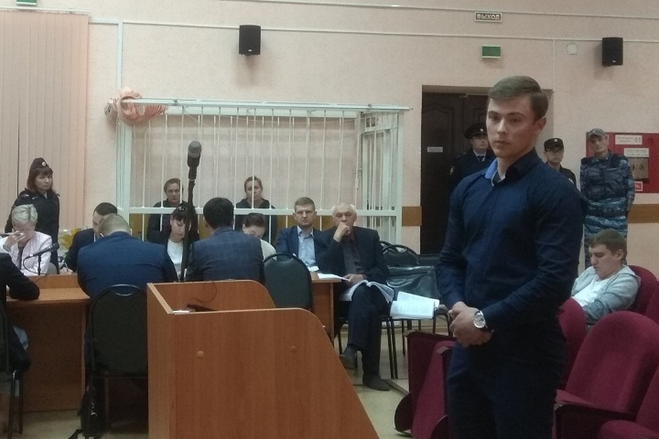 Официант кофейни в "Зимней вишне" рассказал, где хранился план эвакуации