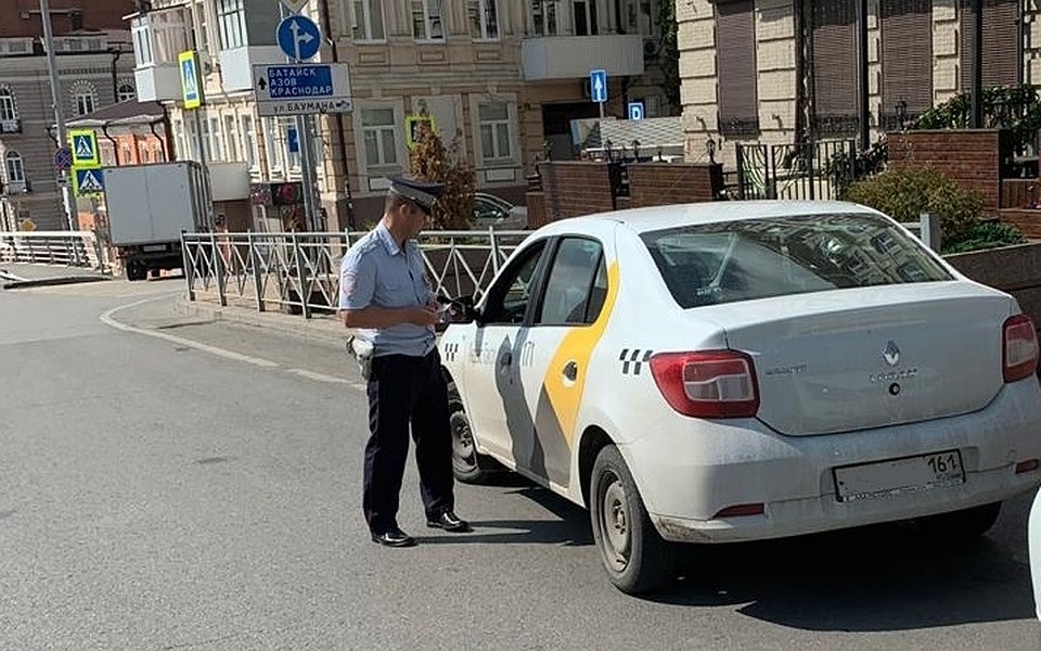 Всего непосредственно в Ростове-на-Дону насчитывается примерно 2,5 тысячи легальных такси.