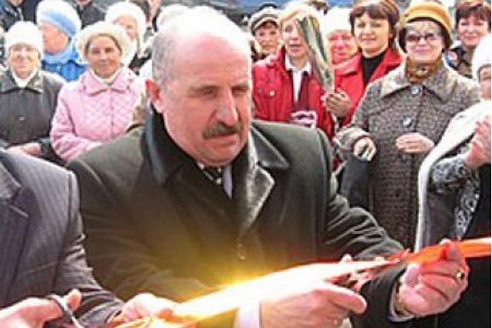 Бывший глава Шахтерска Владимир Хапалов отправился на рыбалку на резиновой лодке. Фото: Недебри
