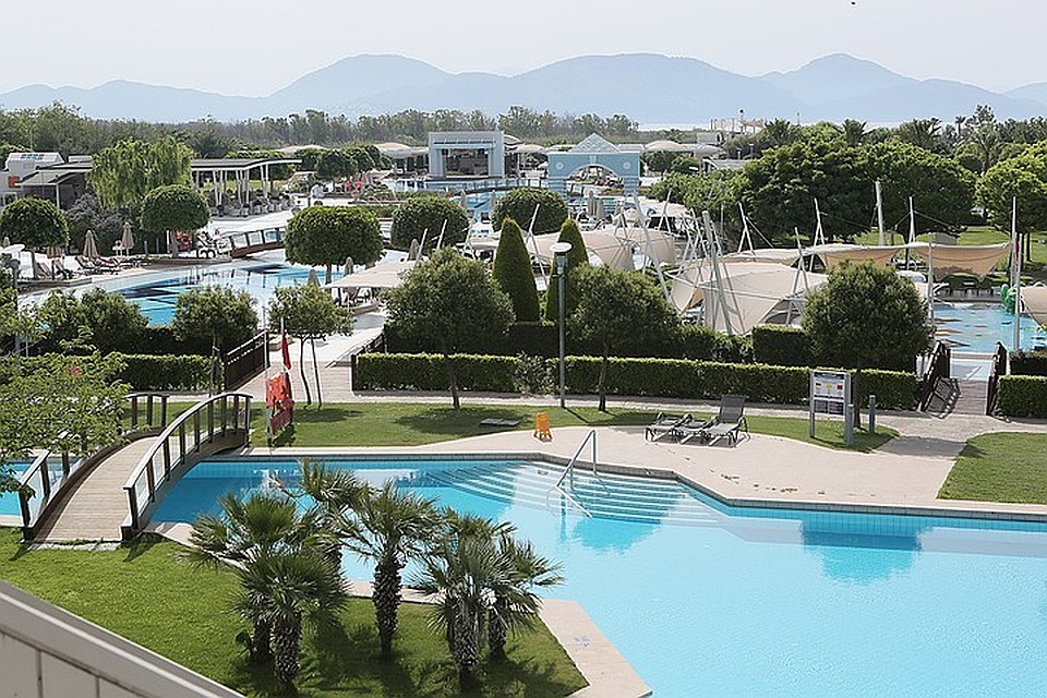 Вид на отель Hilton Dalaman Sarigerme Resort & Spa в Турции.