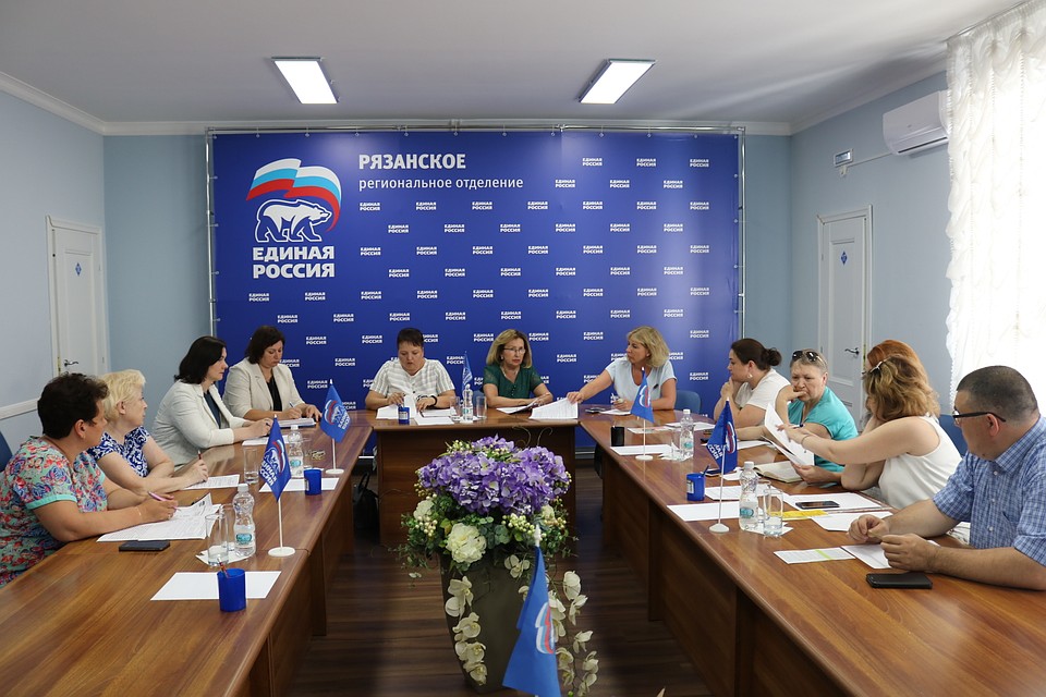 В ближайшее время на площадке региональной приемной партии «Единая Россия» будет проведен еще один круглый стол, посвященной разъяснительной работе среди родителей детей-инвалидов.