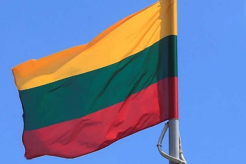 Депутаты парламента Литвы призвали Adidas отказаться от товаров с символикой СССР