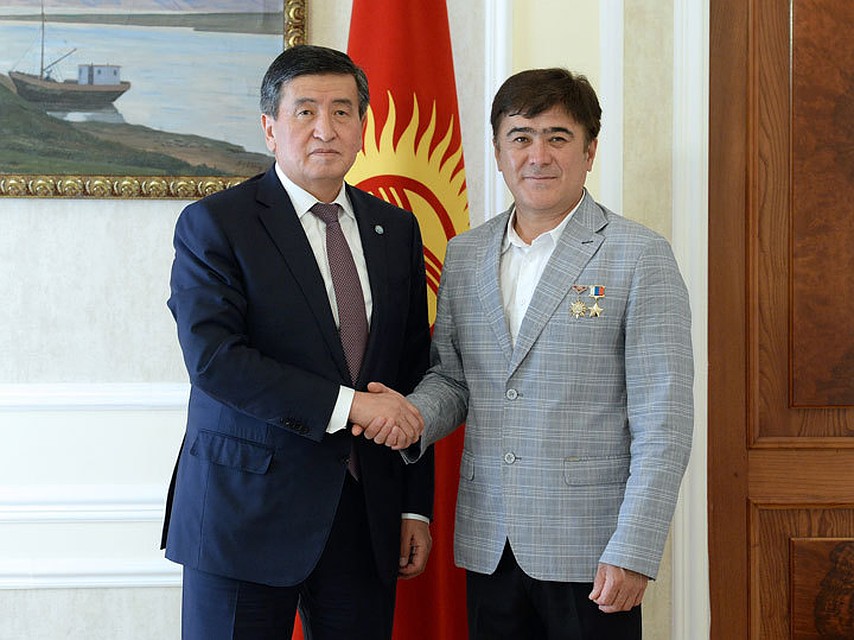 Президент оказал знаменитому космонавту теплый прием.