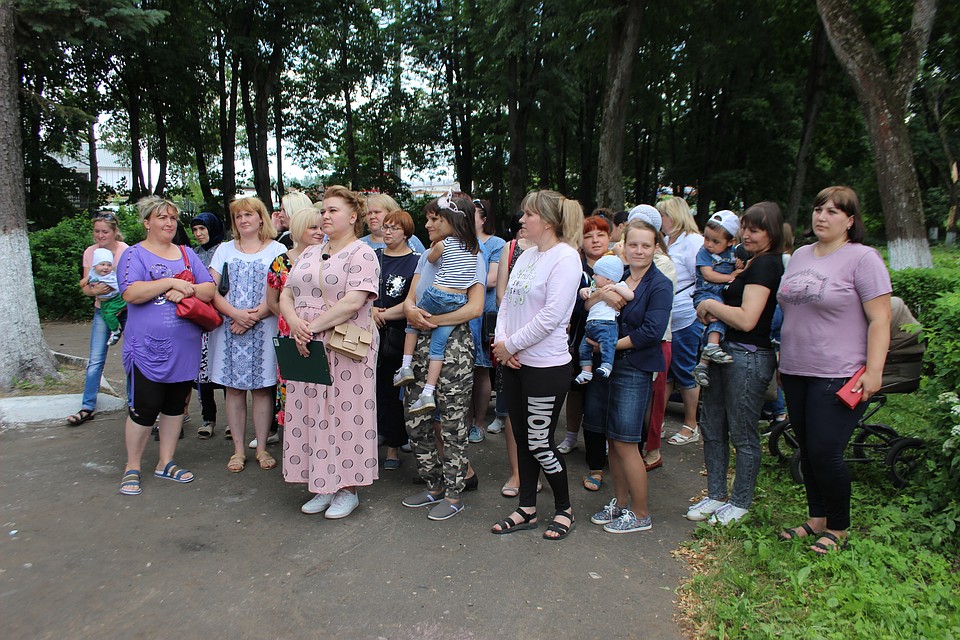 Многодетные мамы города Струнино из городской общественной организации «Семейный очаг»