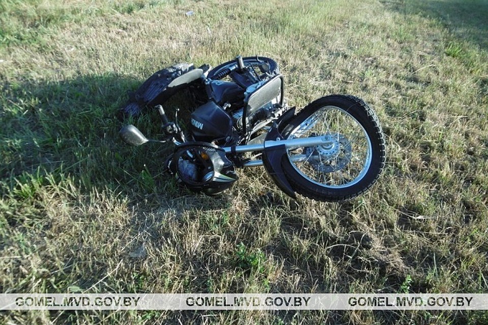 Мотоциклист-бесправник был в состоянии алкогольного опьянения и без шлема. Фото: УВД Гомельского облисполкома.