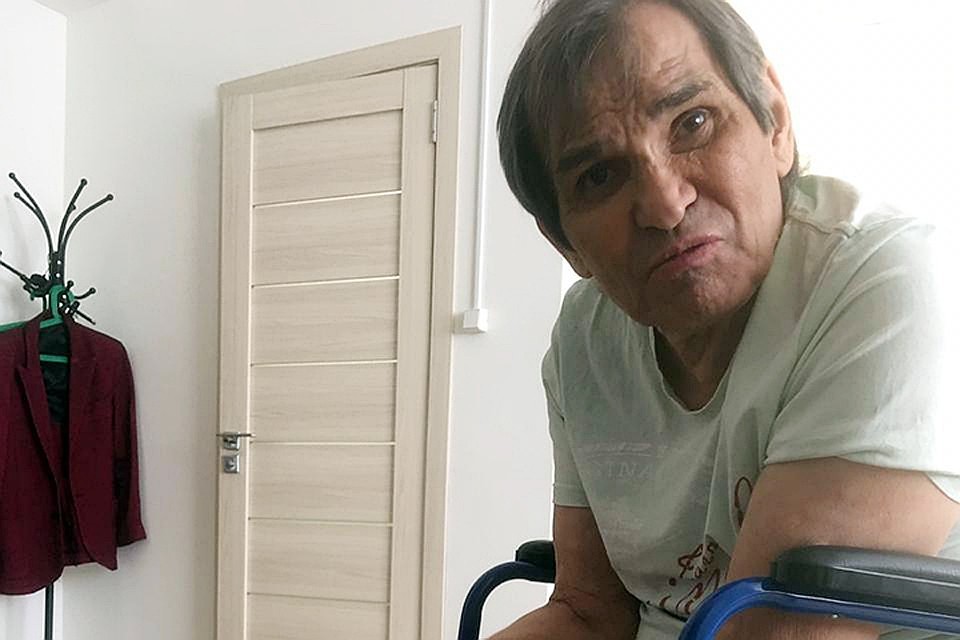 Бари Каримович решил записать видеообращение. Фото предоставлено Вадимом Горжанкиным