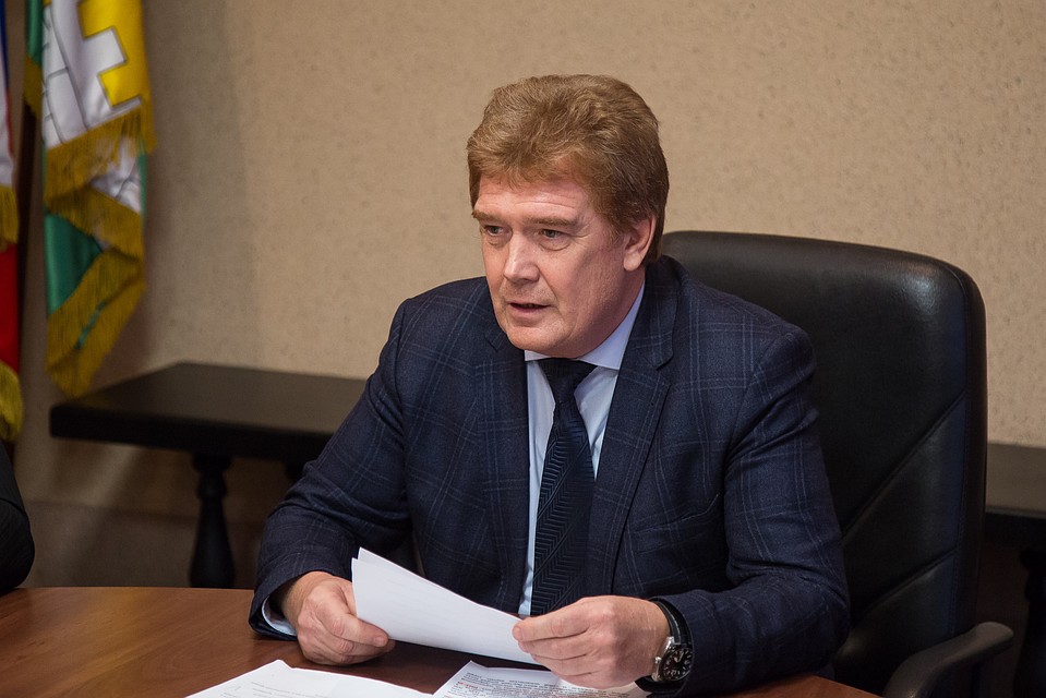 Владимир Елистратов ушел в отставку.