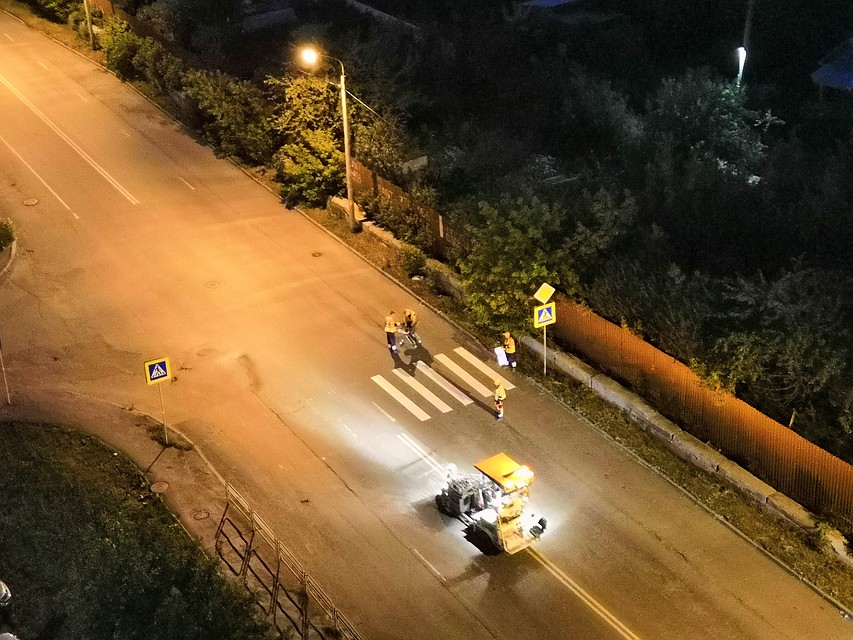 Переход на улице Вандышева упирается в забор. Фото: Юлия ШВЕЙЦОВА