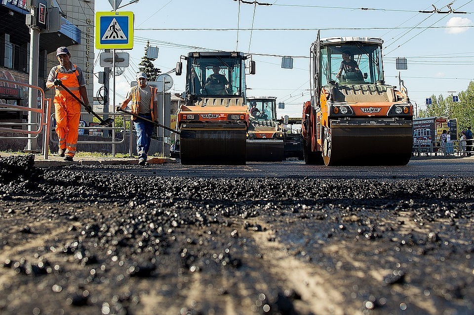 Ремонт дорог в Челябинске начался позже положенного срока. Фото: Валерий ЗВОНАРЕВ.