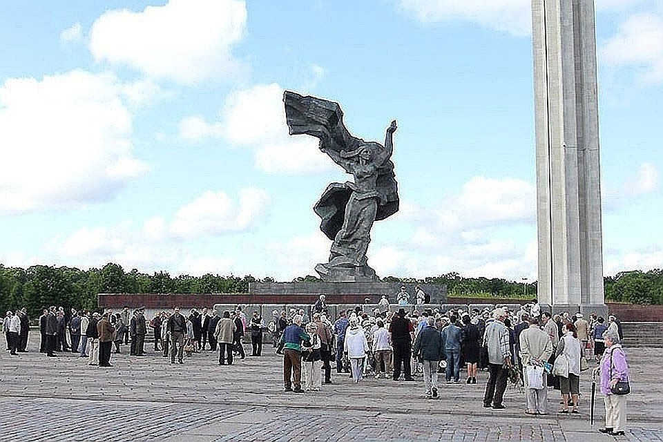 Россия не оставит без ответа снос памятника Освободителям в Риге. Фото: с сайта BaltNews.lv