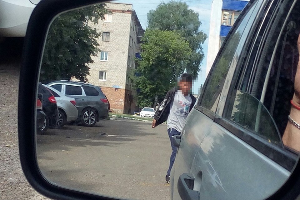 Юных попрошаек сфотографировали местные жители