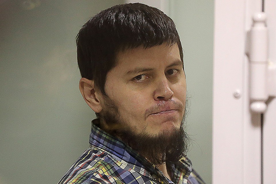 Участник Банды ГТА Хазратхон Додохонов во время оглашения приговора в Московском областном суде. Фото Сергей Фадеичев/ТАСС