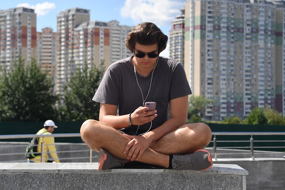 Подкасты НХТ можно найти в соцсетях, а также на платформах iTunes и Podster.fm. Фото: Владимир ВЕЛЕНГУРИН.