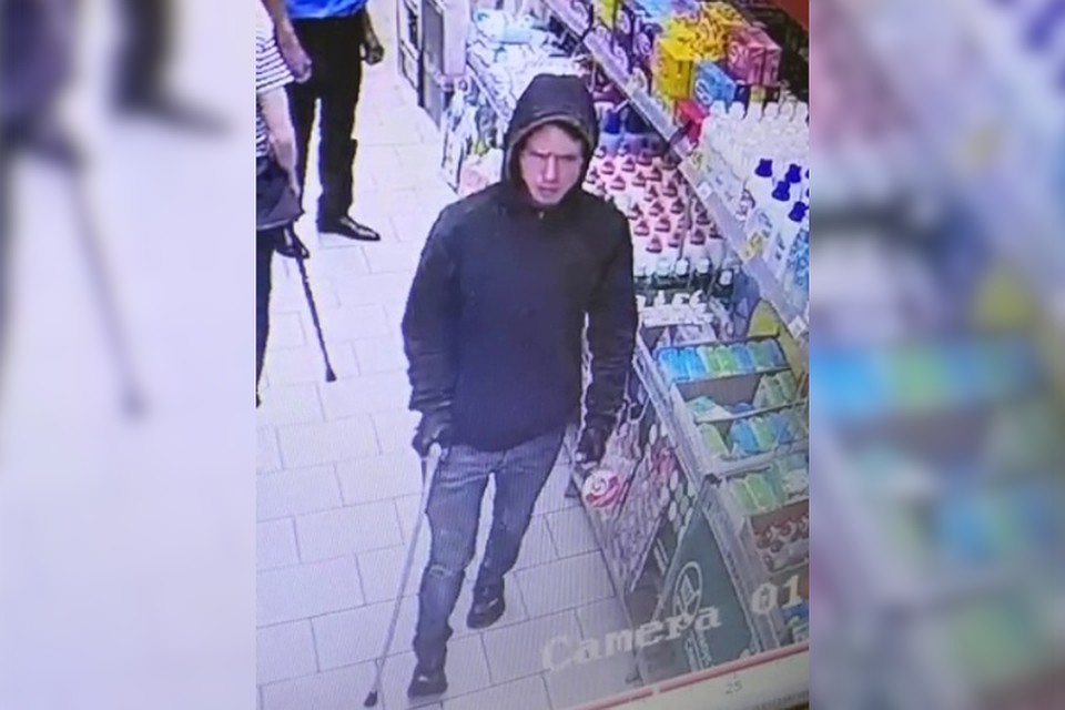 Камера в супермаркете зафиксировала парня