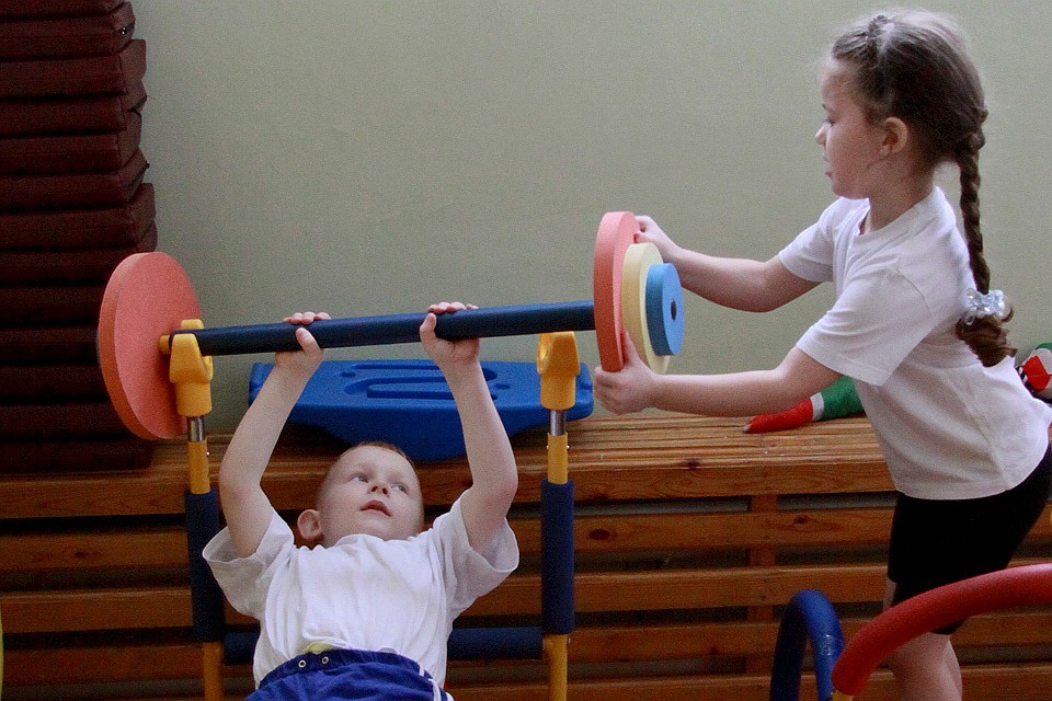 Занятие спортом в детском саду.