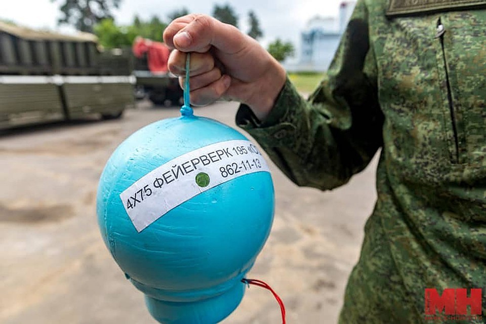 - Предположительная причина подрывов – некачественные заряды данного калибра (195 мм), - говорится в официальном сообщении Министерства обороны. Фото: minsknews.by
