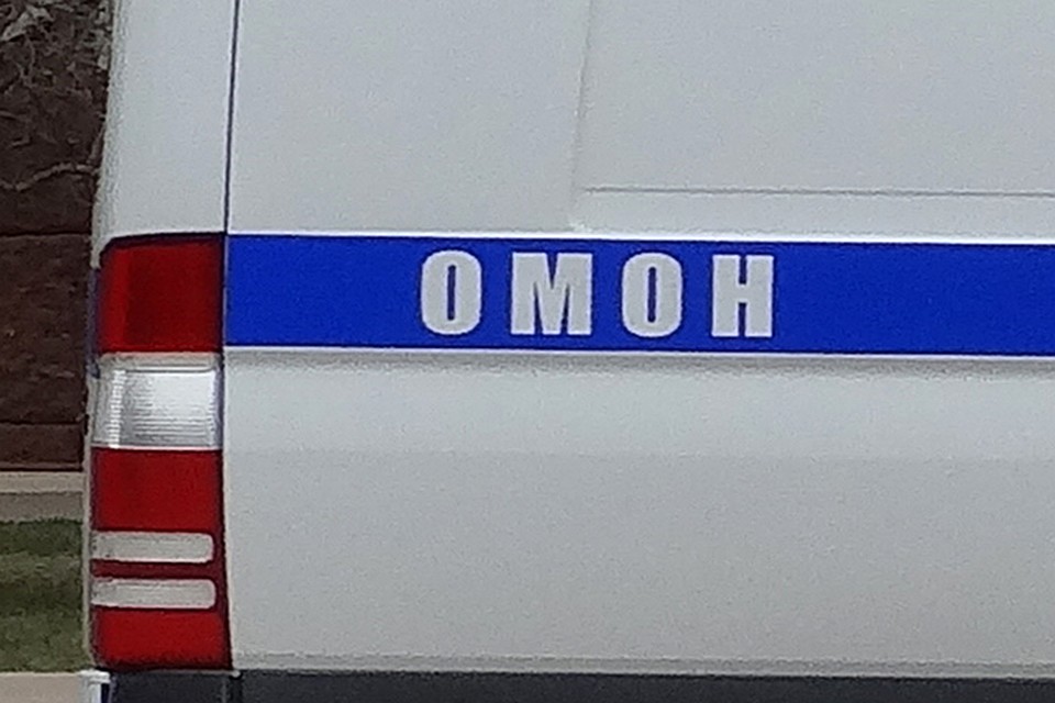 Сотрудники полиции оцепили тюменский рынок.