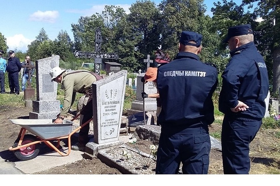 В Следственном комитете пообещали, что после эксгумации могилу приведут в первоначальный вид. Фото: hrodna.life.