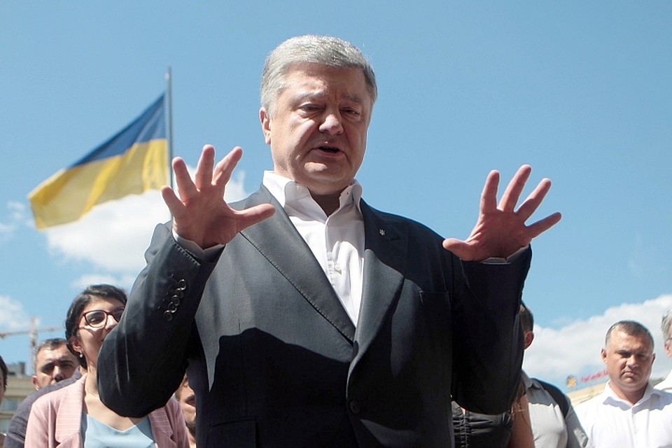 Экс-президент Украины Петр Порошенуо на одной из встреч с избирателями