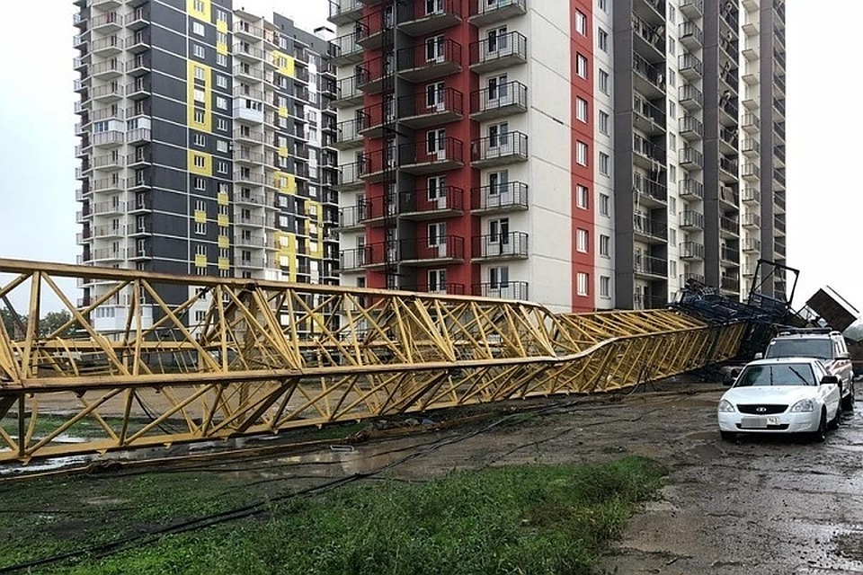 В прошлом году во время шторма в Сочи погиб крановщик из Перми.