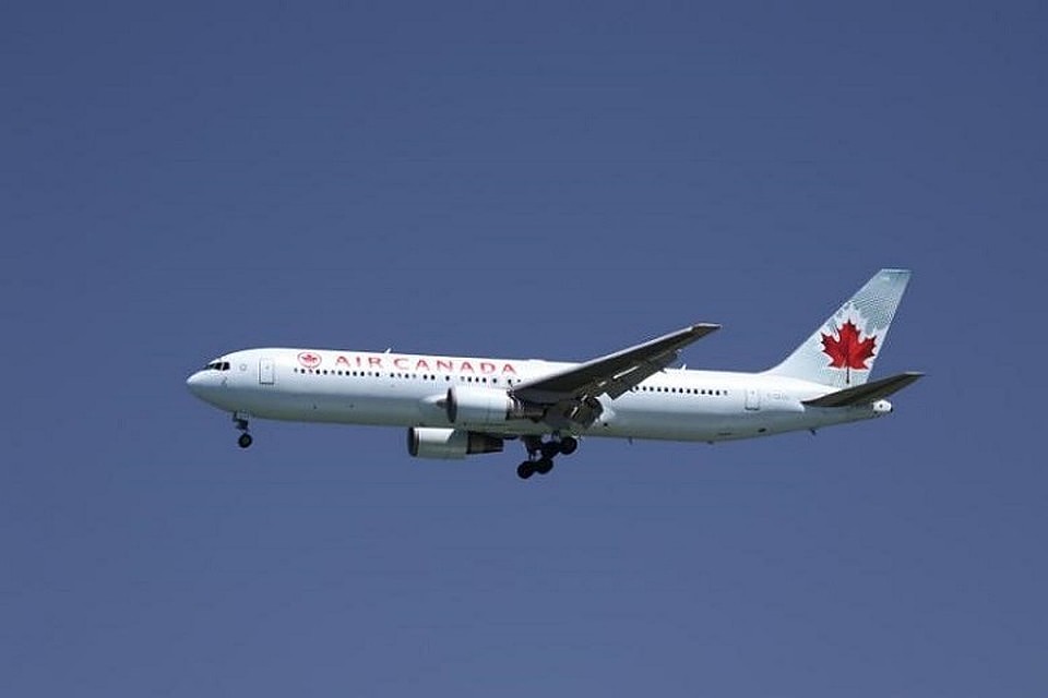 Лайнер Air Canada попал в турбулентность, 35 человек пострадали