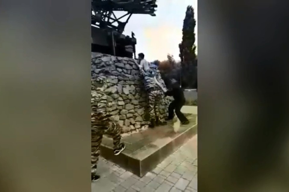 Полиция передала мужчину скорой