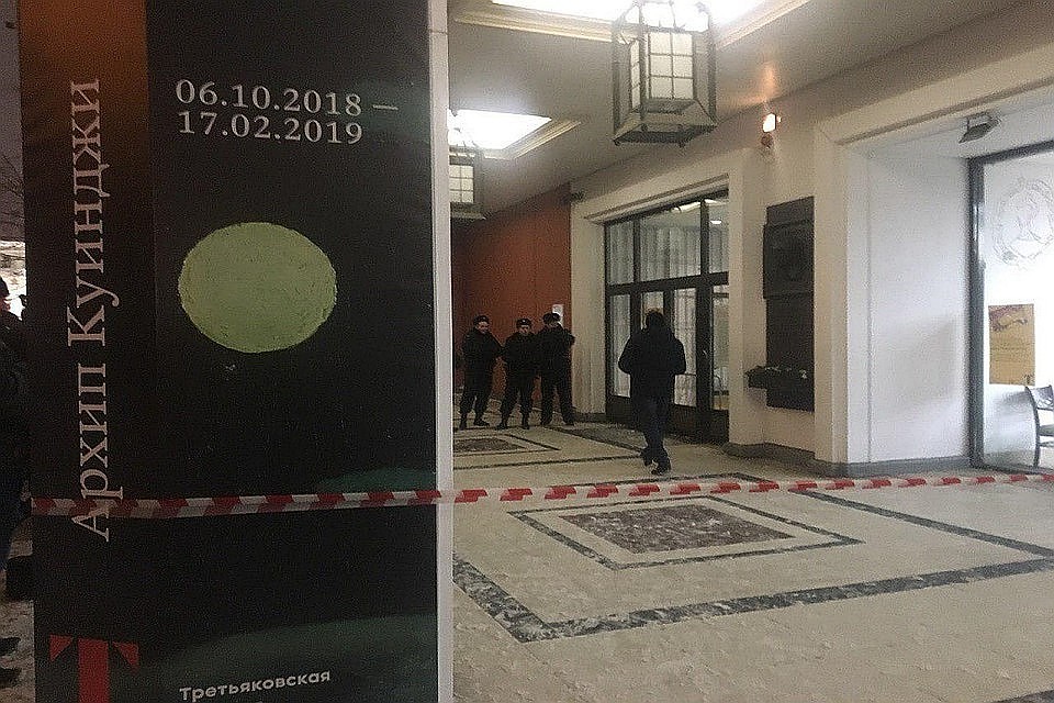 Необходимость в смене охранной системы остро встала после произошедшего в начале года громкого похищения картины "Ай-Петри. Крым"