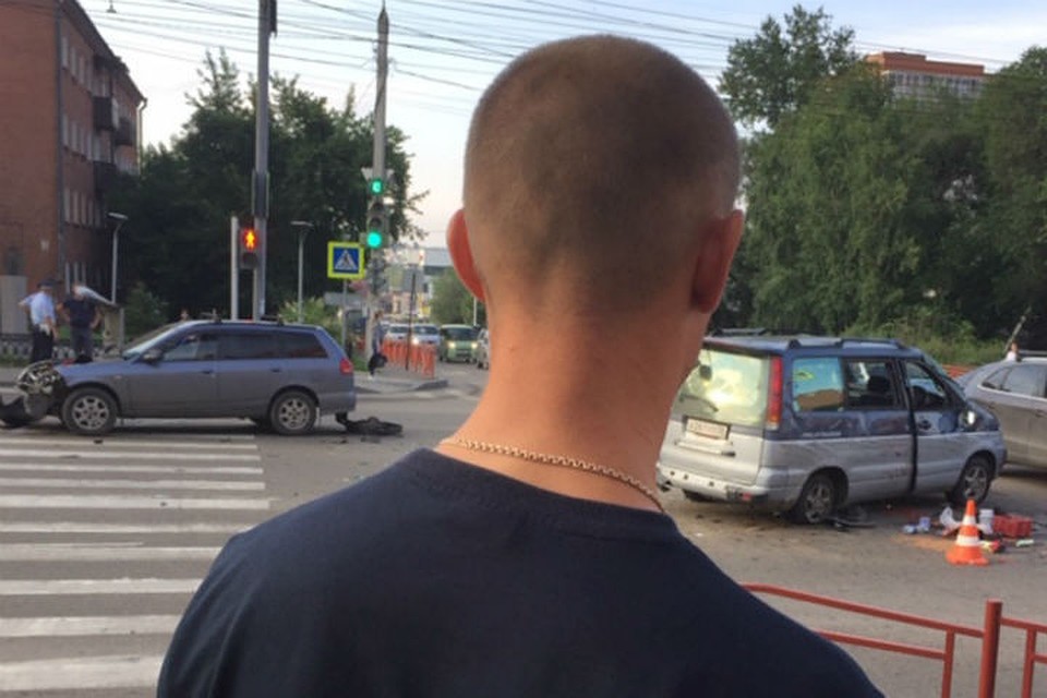 В Иркутске сотрудник СОБРа спас пострадавшего в ДТП. Фото: пресс-служба Росгвардии по Иркутской области