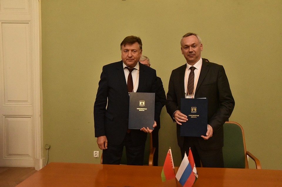 Председатель правления Белорусского республиканского союза потребительских обществ Валерий Иванов и губернатор Новосибирской области Андрей Травников. Фото: nso.ru