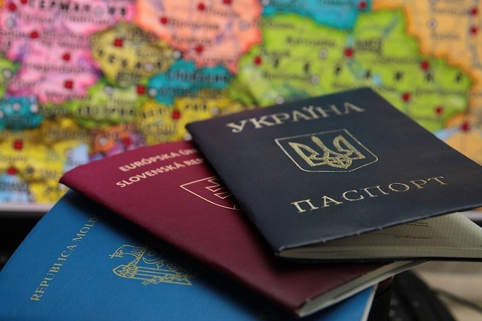 Двойное гражданство фактически не запрещено в Украине, но и не разрешено законом. Фото: 112.ua