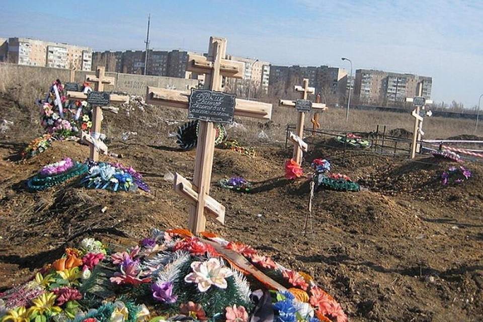 На кладбищах ЛНР немало могил павших в боях защитников Республики. Фото: znaj.ua
