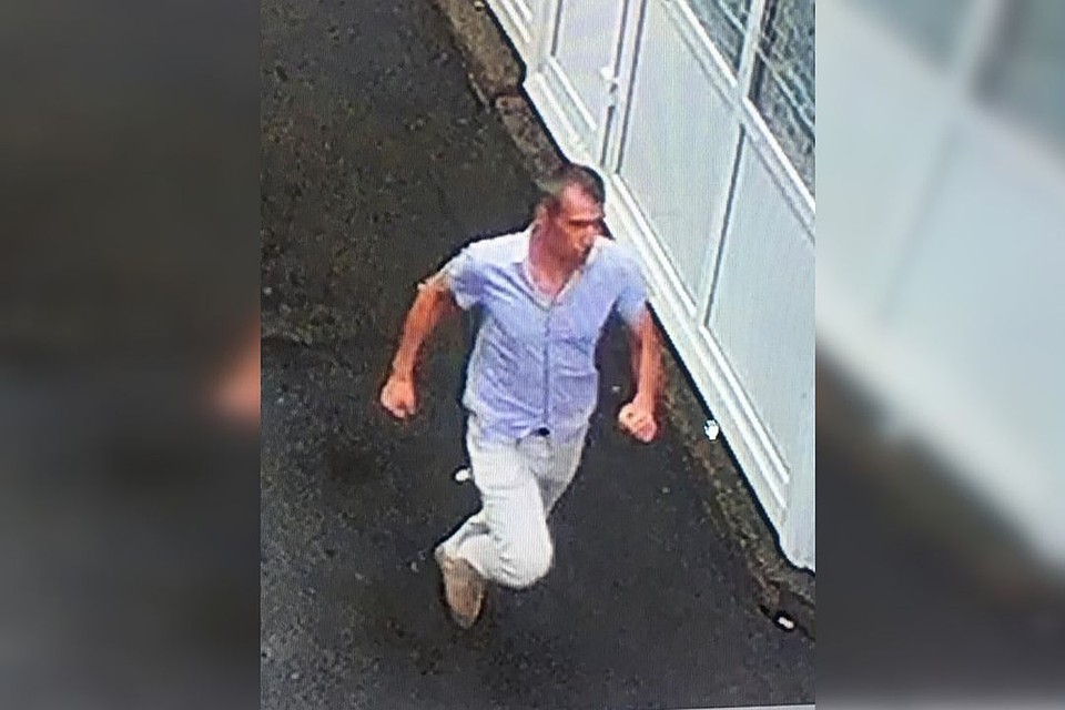 Мужчина пришел в магазин под видом покупателя. Фото: МВД по Новосибирской области.