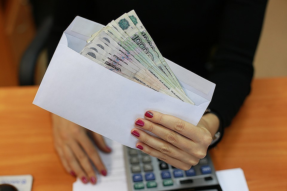 Два миллиона рублей долга по зарплате взыскали судебные приставы в Бурятии.
