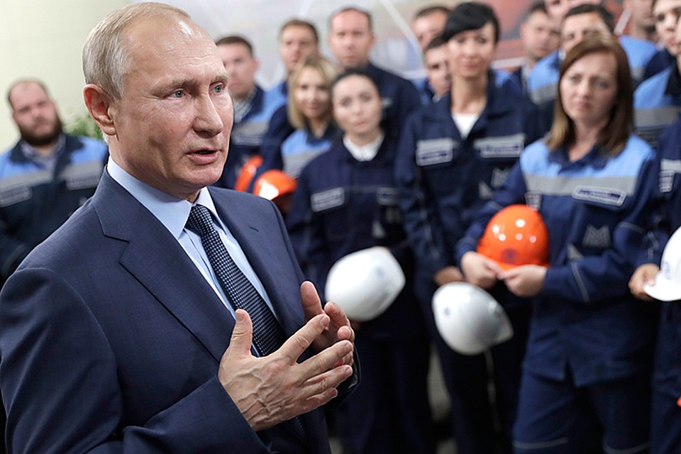 Владимир Путин во время встречи с работниками ПАО "Магнитогорский металлургический комбинат". Фото: Михаил Метцель/ТАСС